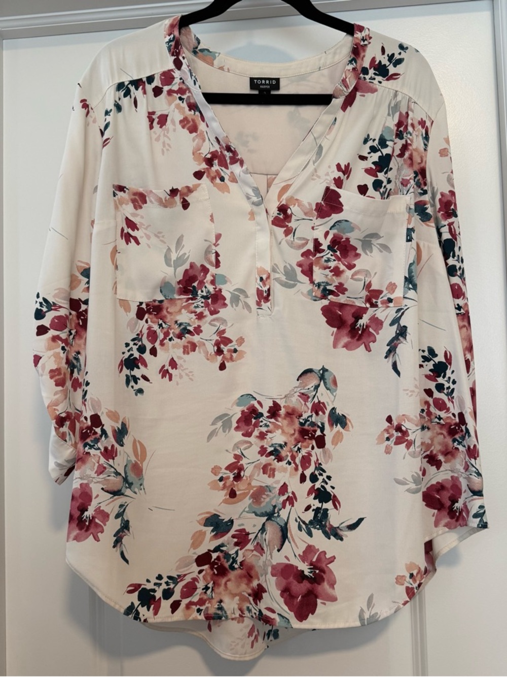 torrid Cream Floral Split V-Neck Blouse with Rose Accents